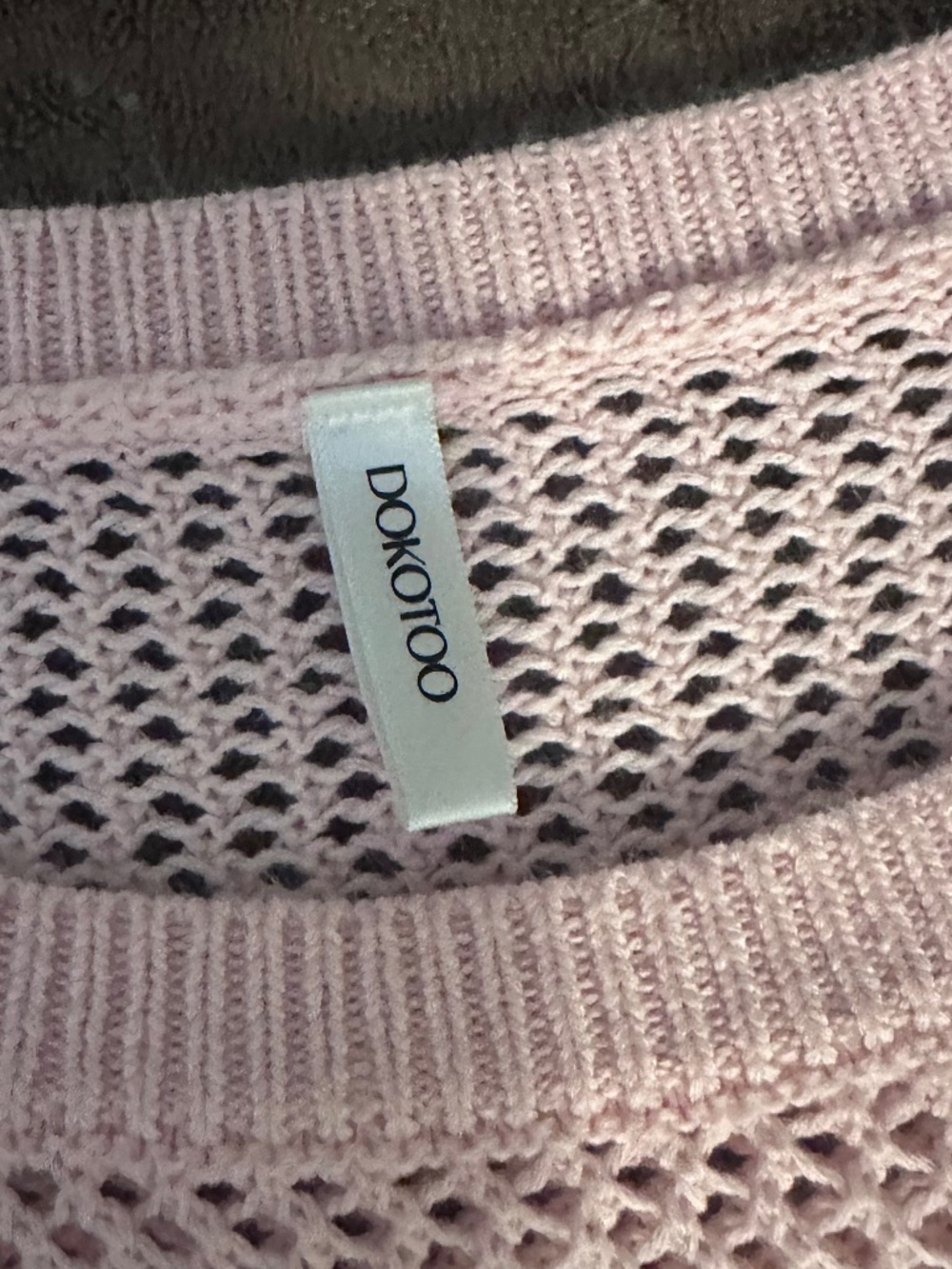 Dokotoo Pink Net pullover with white flower design. Size Small. - Picture 2 of 2